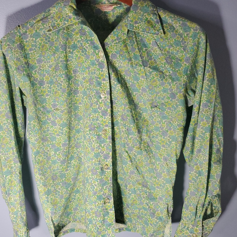 Vintage Floral Print Button Down Shirt Woman Size 11 Canada Made